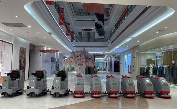 商场西峰洗地机交机展示现场